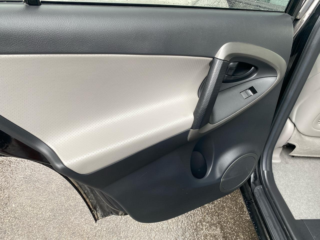 Toyota RAV4 Limited I4 4WD 2011