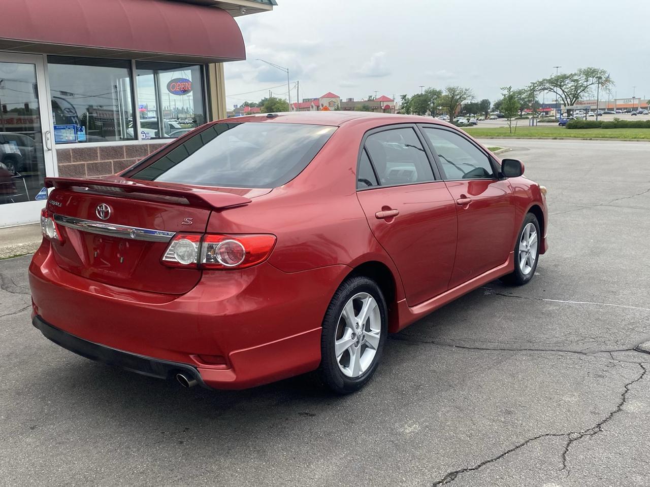 Toyota Corolla S 4-Speed AT 2011
