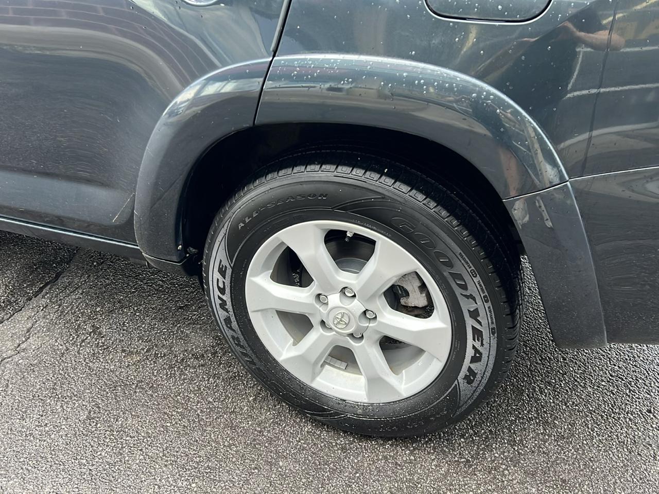 Toyota RAV4 Limited V6 4WD 2012