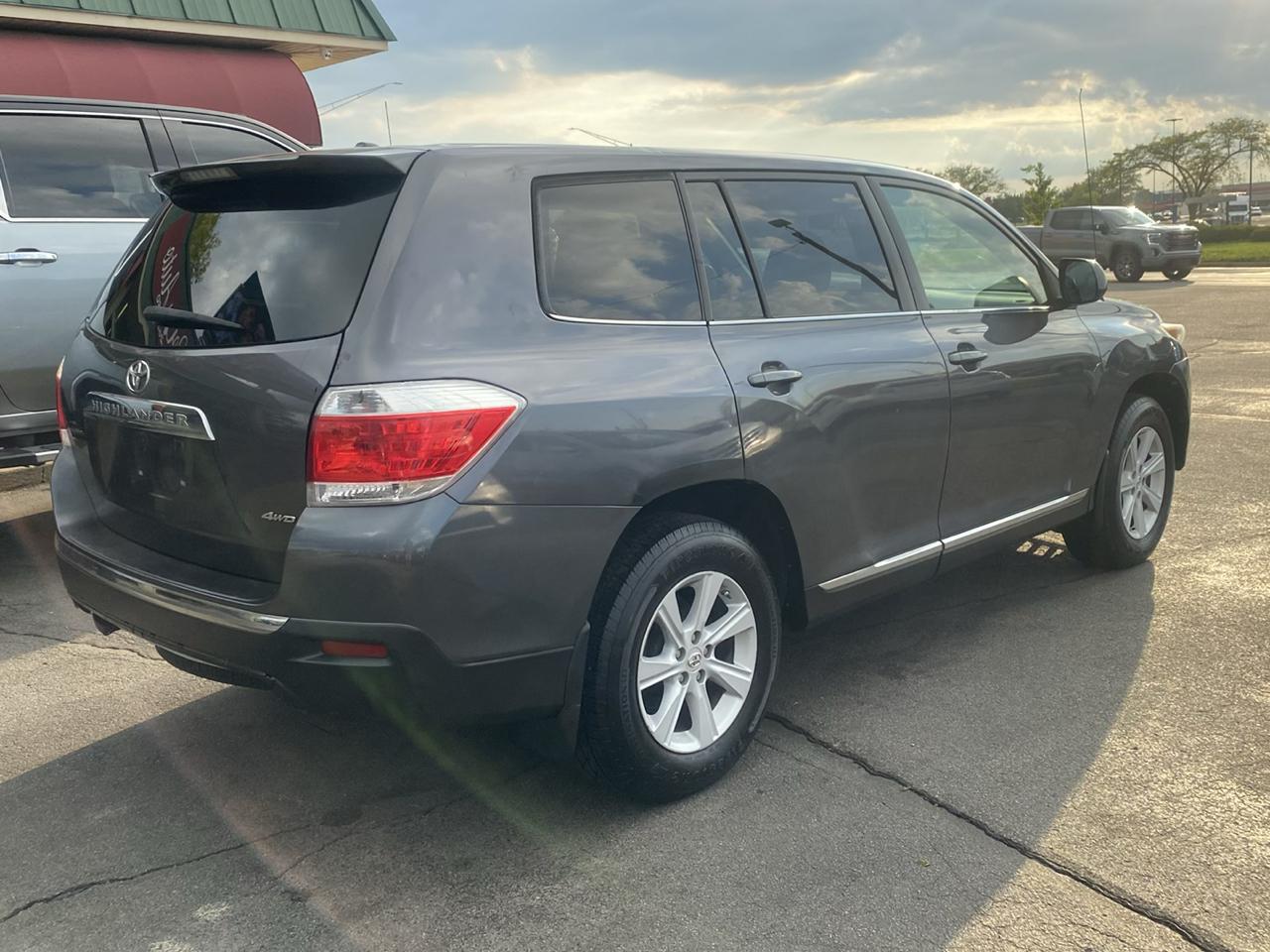 Toyota Highlander Base 4WD 2012