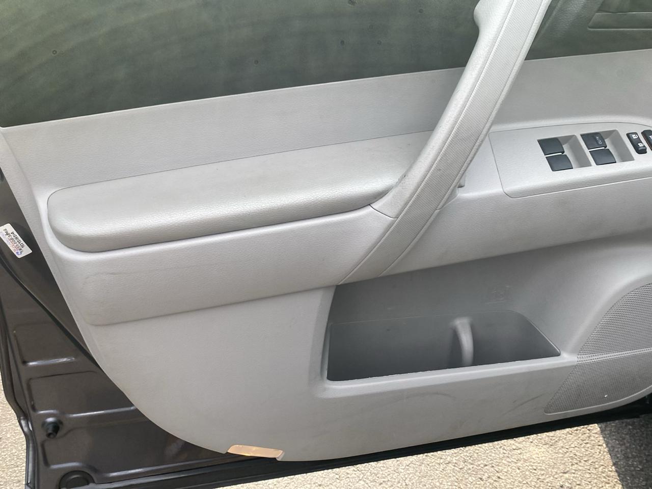 Toyota Highlander Base 4WD 2012