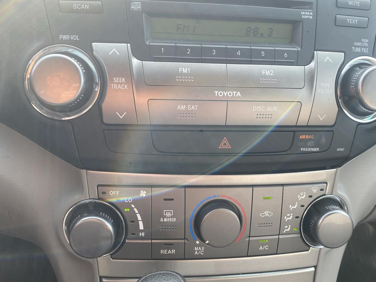 Toyota Highlander Base 4WD 2012