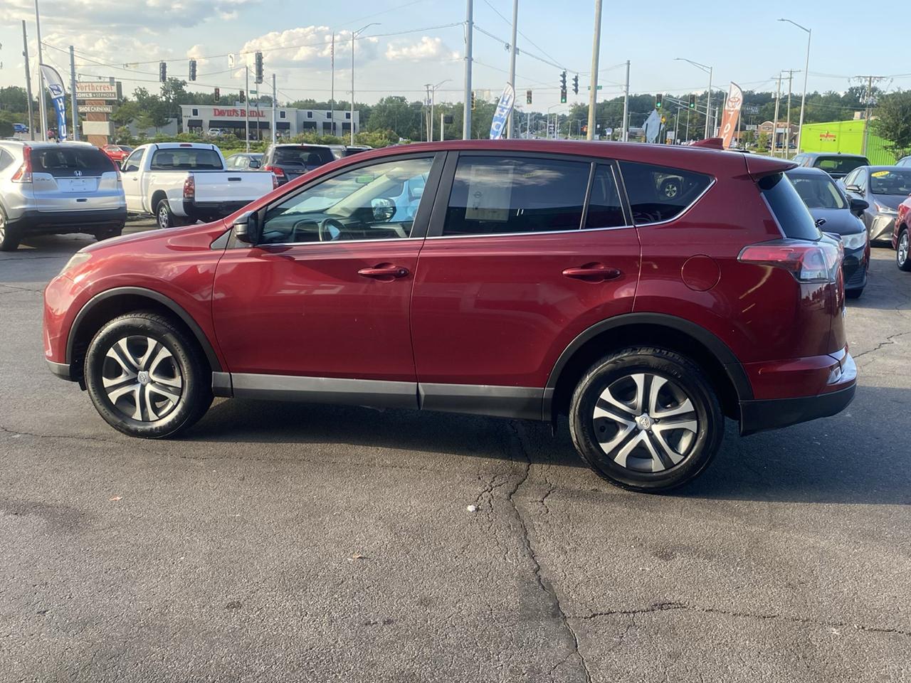 Toyota RAV4 LE FWD 2018