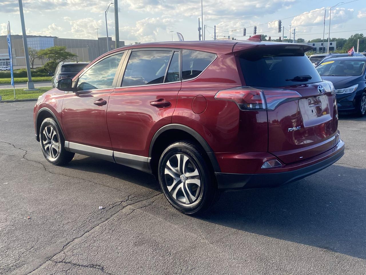 Toyota RAV4 LE FWD 2018