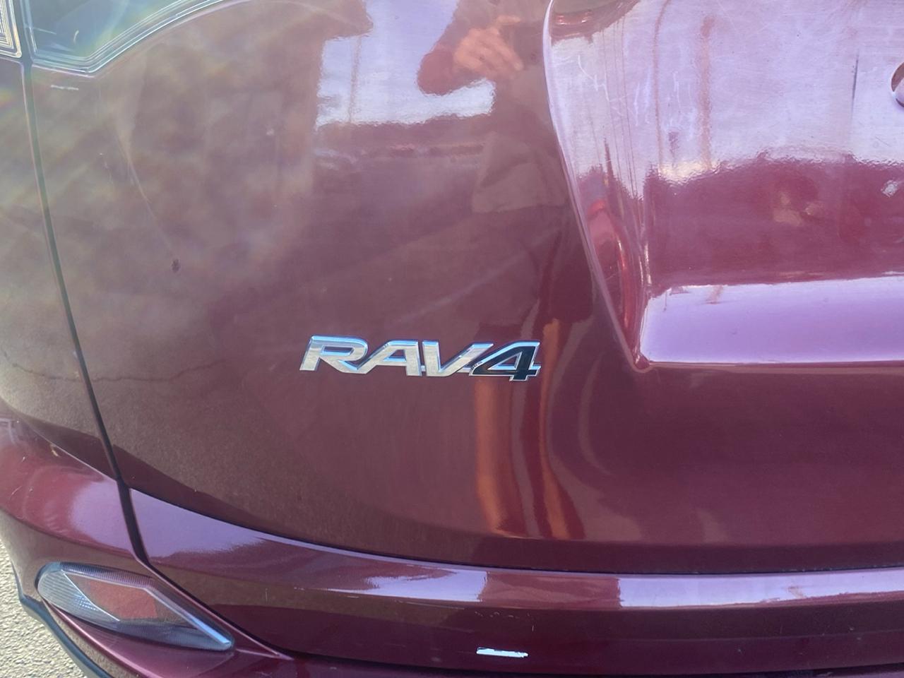 Toyota RAV4 LE FWD 2018