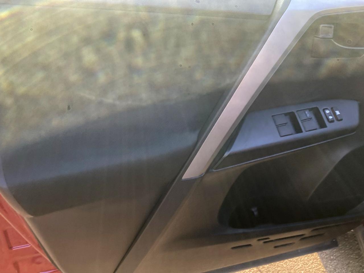 Toyota RAV4 LE FWD 2018
