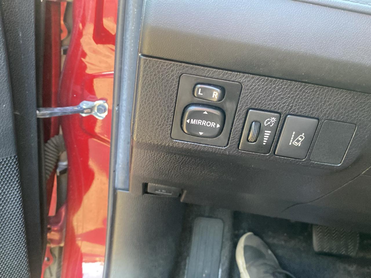 Toyota RAV4 LE FWD 2018
