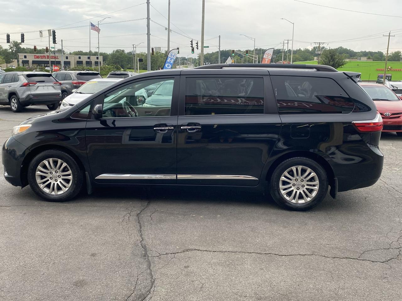 Toyota Sienna Limited Premium 7-Passenger 2017
