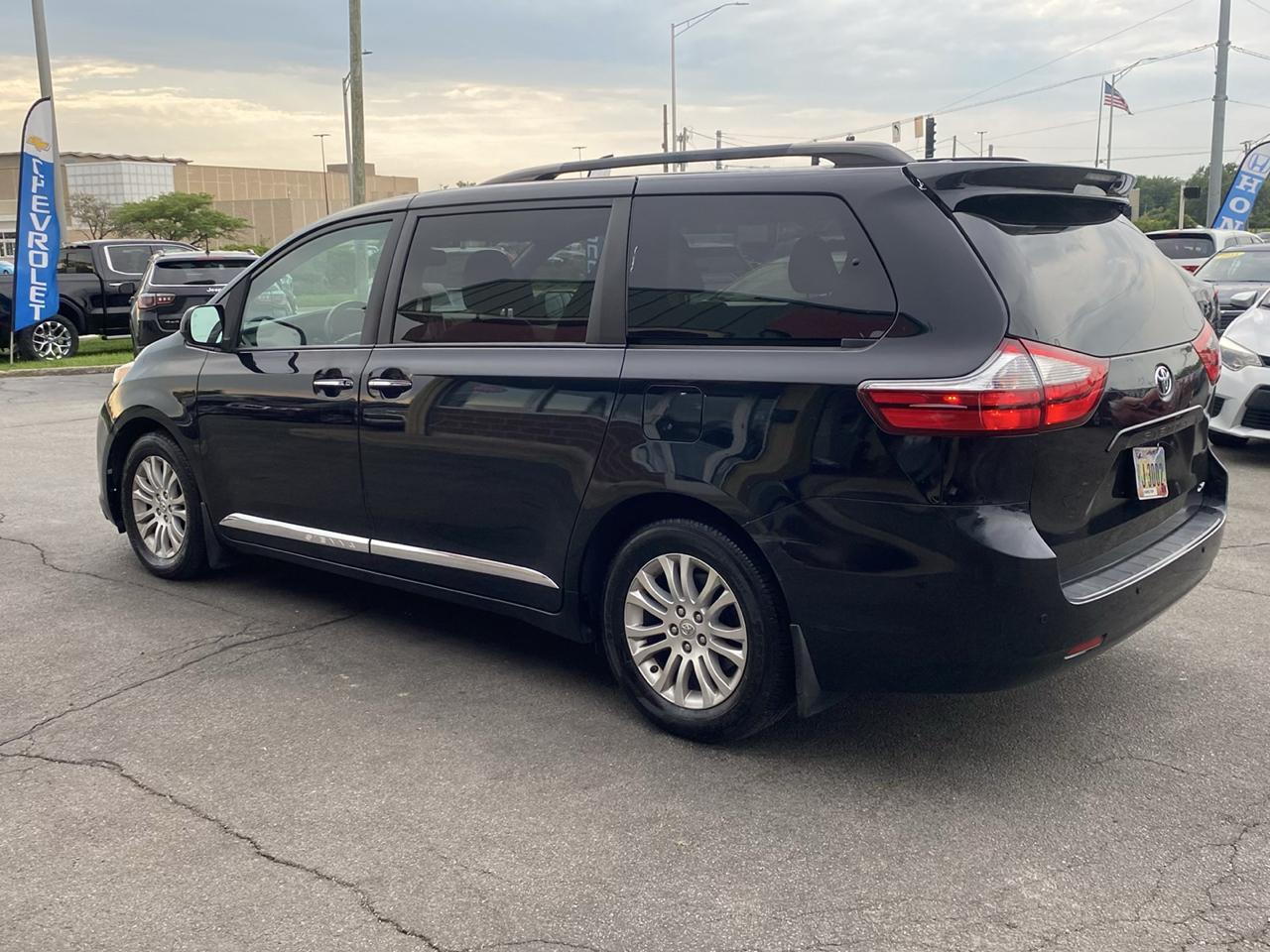 Toyota Sienna Limited Premium 7-Passenger 2017
