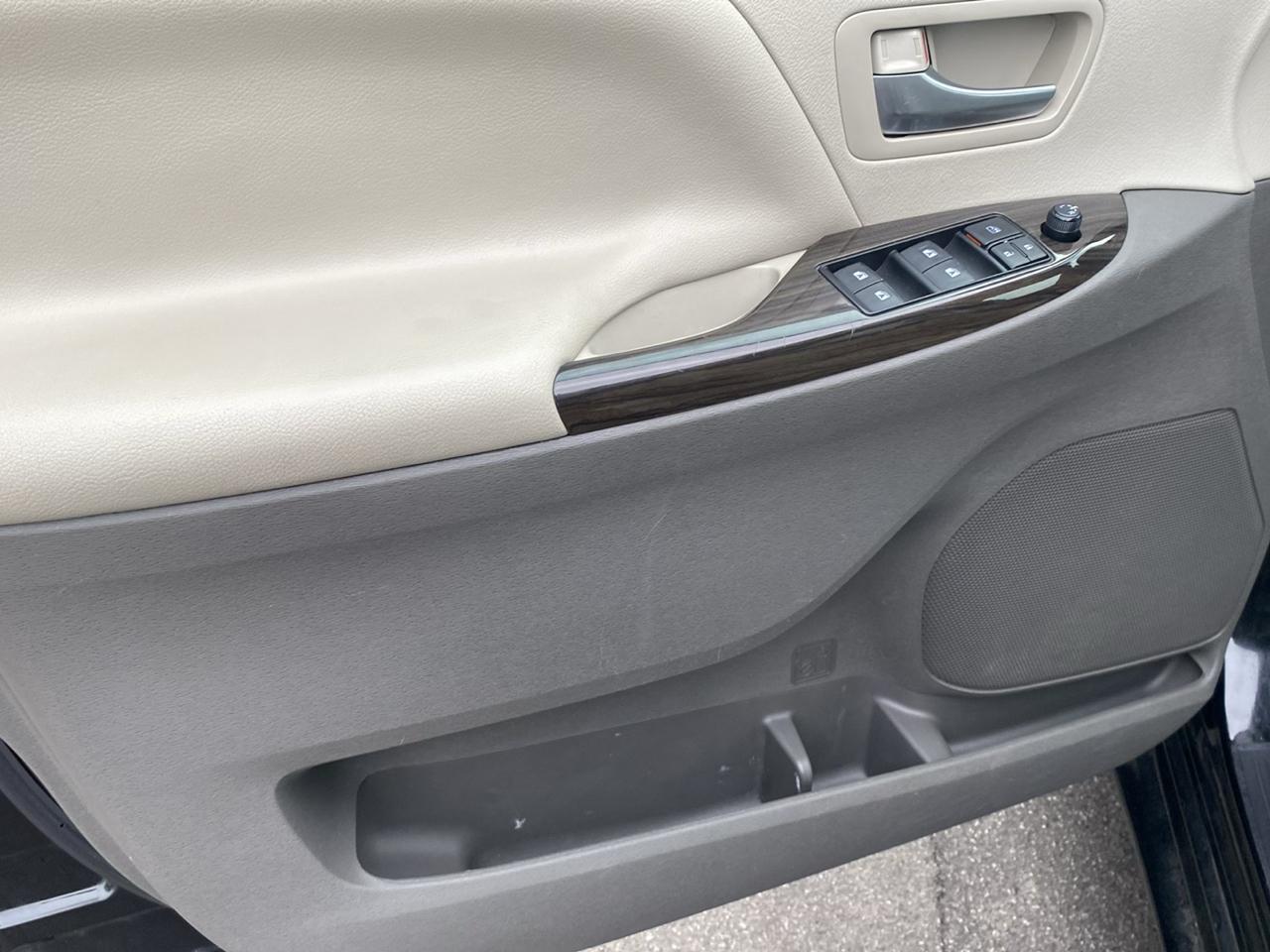 Toyota Sienna Limited Premium 7-Passenger 2017