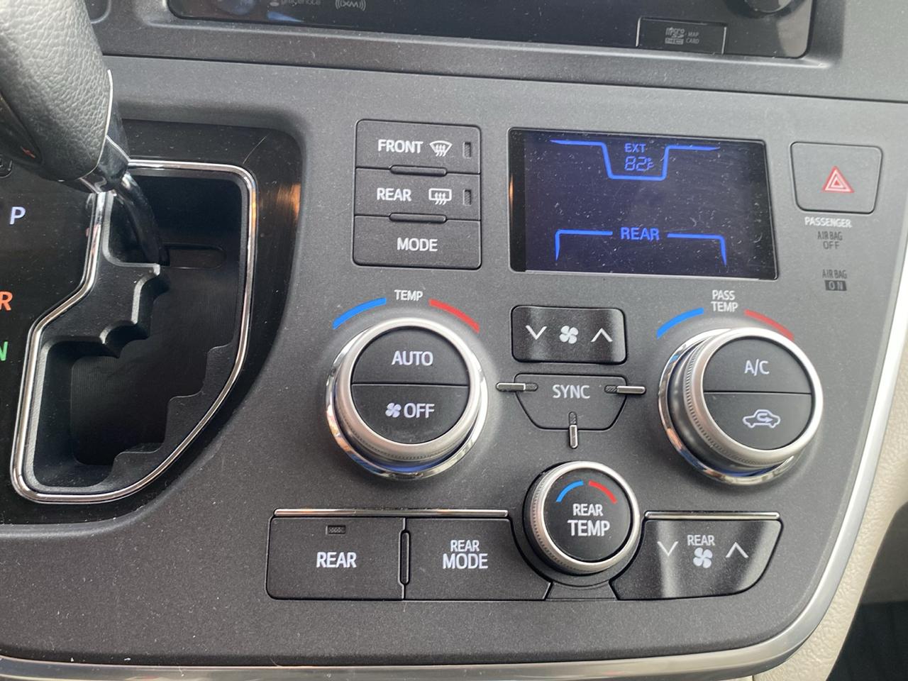 Toyota Sienna Limited Premium 7-Passenger 2017