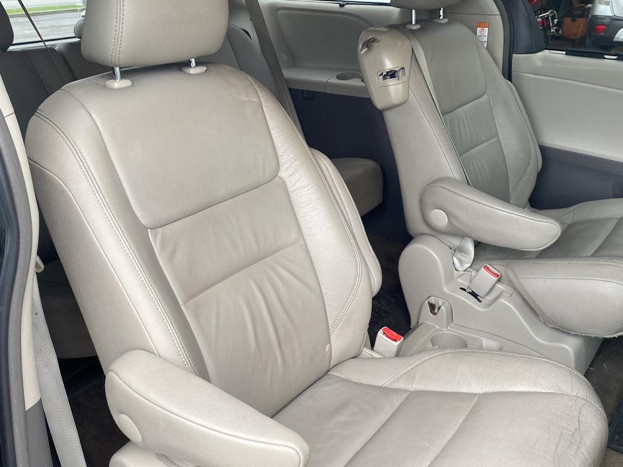Toyota Sienna Limited Premium 7-Passenger 2017