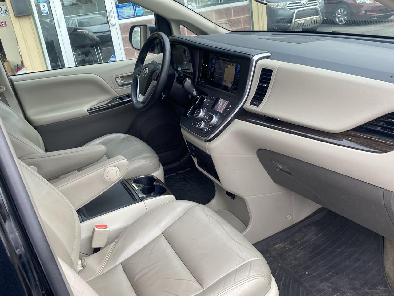 Toyota Sienna Limited Premium 7-Passenger 2017