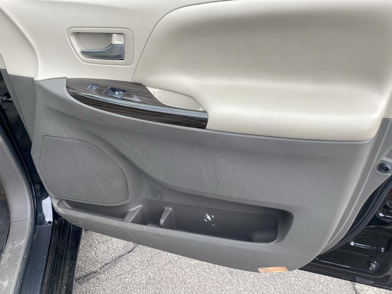 Toyota Sienna Limited Premium 7-Passenger 2017