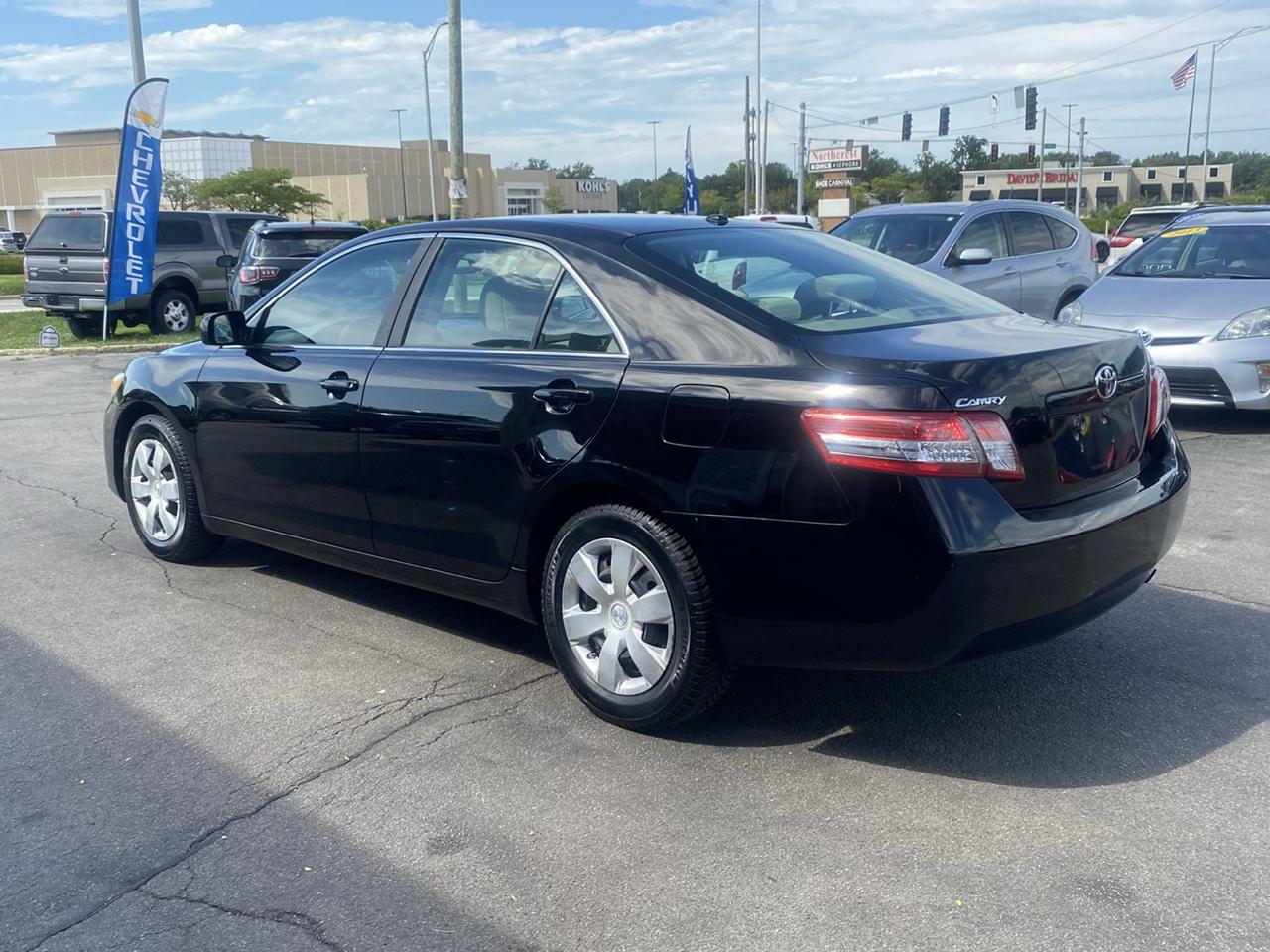 Toyota Camry LE 6-Spd AT 2010