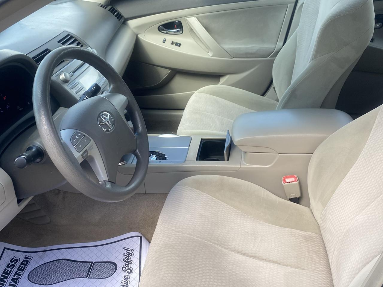 Toyota Camry LE 6-Spd AT 2010