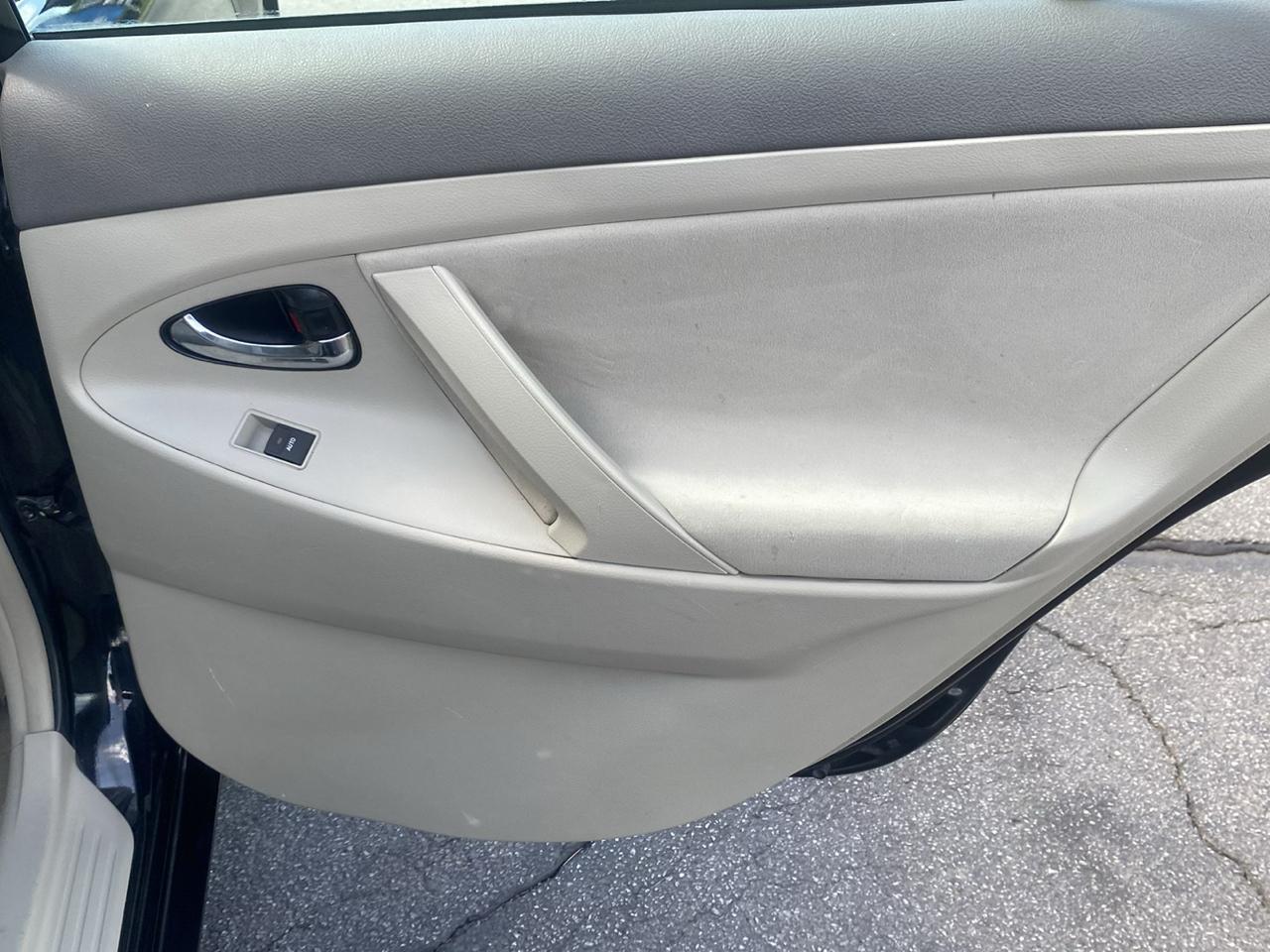 Toyota Camry LE 6-Spd AT 2010