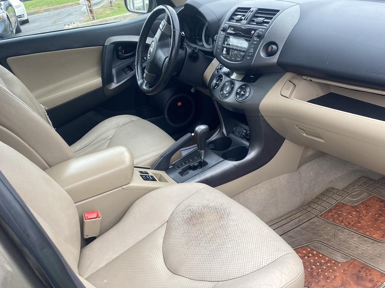 Toyota RAV4 Limited V6 4WD 2011