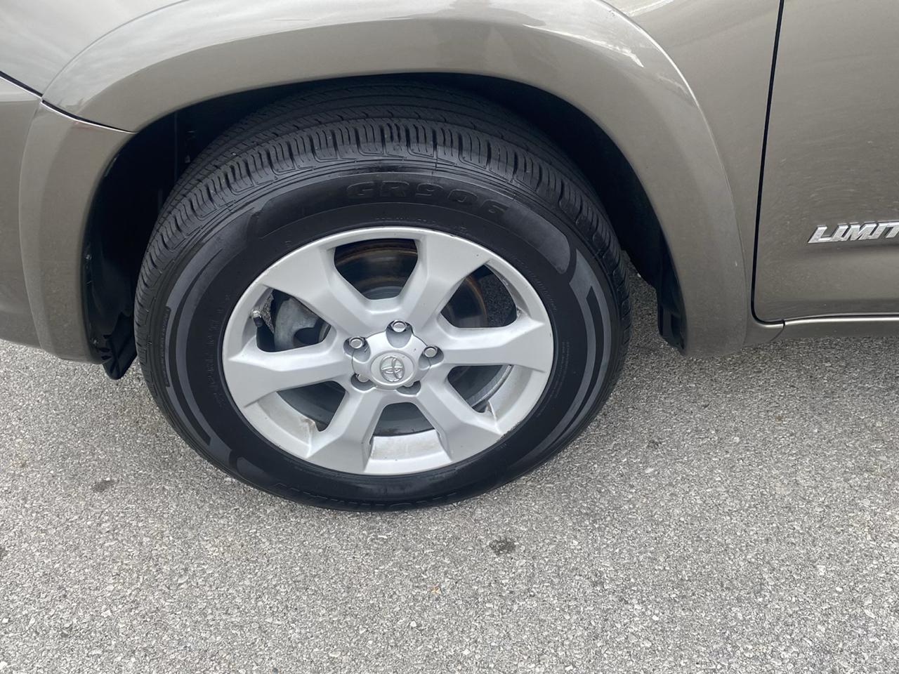 Toyota RAV4 Limited V6 4WD 2011