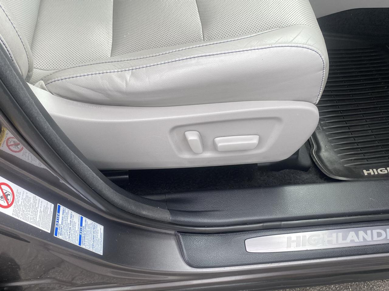 Toyota Highlander AWD 4dr V6 Limited (Natl) 2014