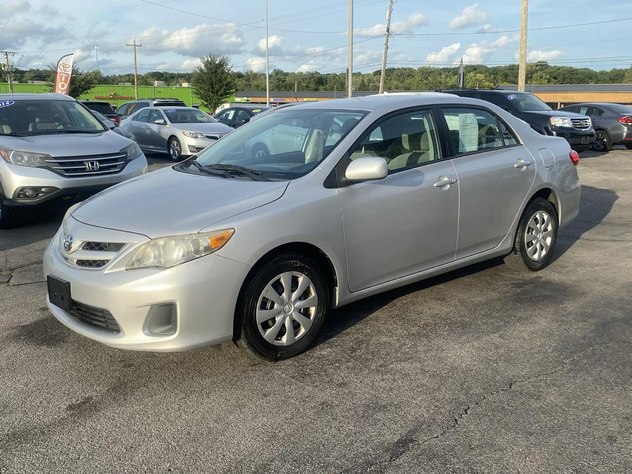 Toyota Corolla 4dr Sdn Auto LE (Natl) 2011