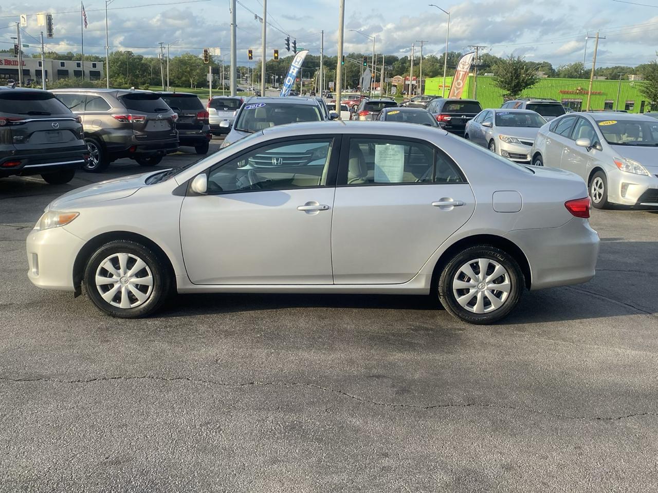 Toyota Corolla 4dr Sdn Auto LE (Natl) 2011