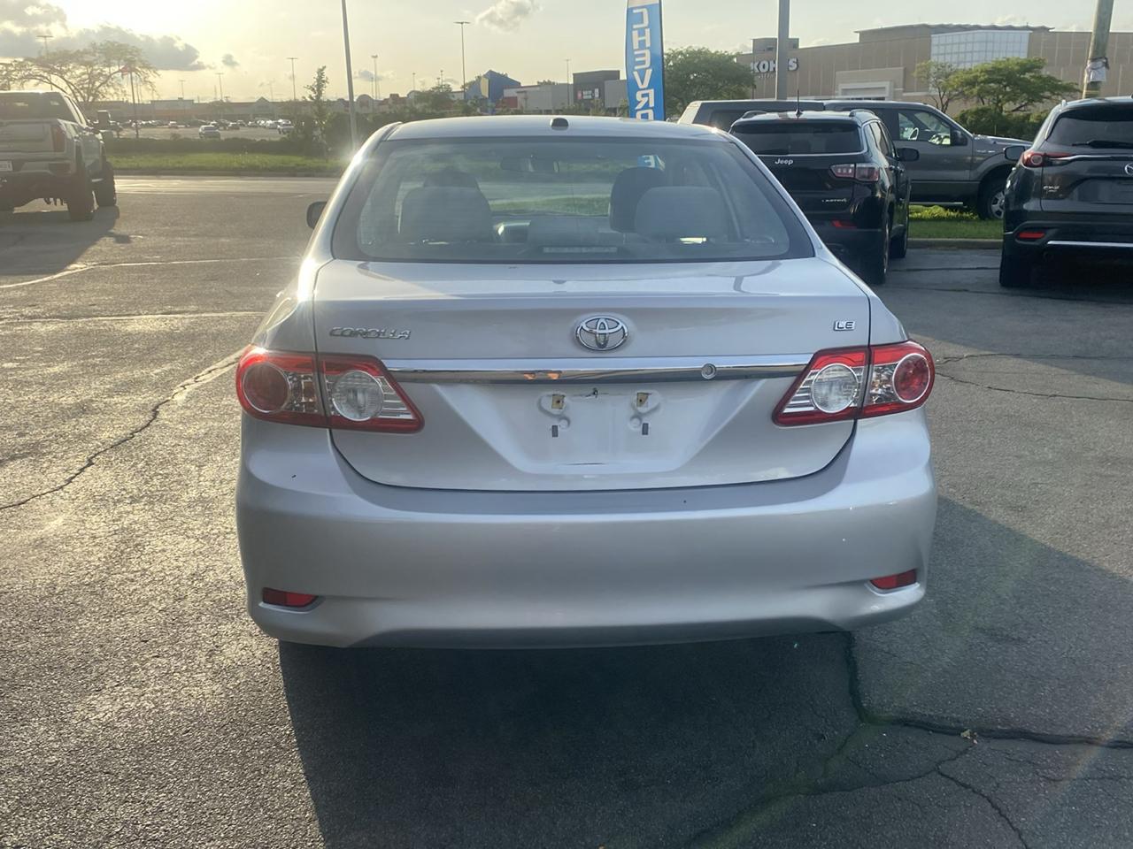 Toyota Corolla 4dr Sdn Auto LE (Natl) 2011