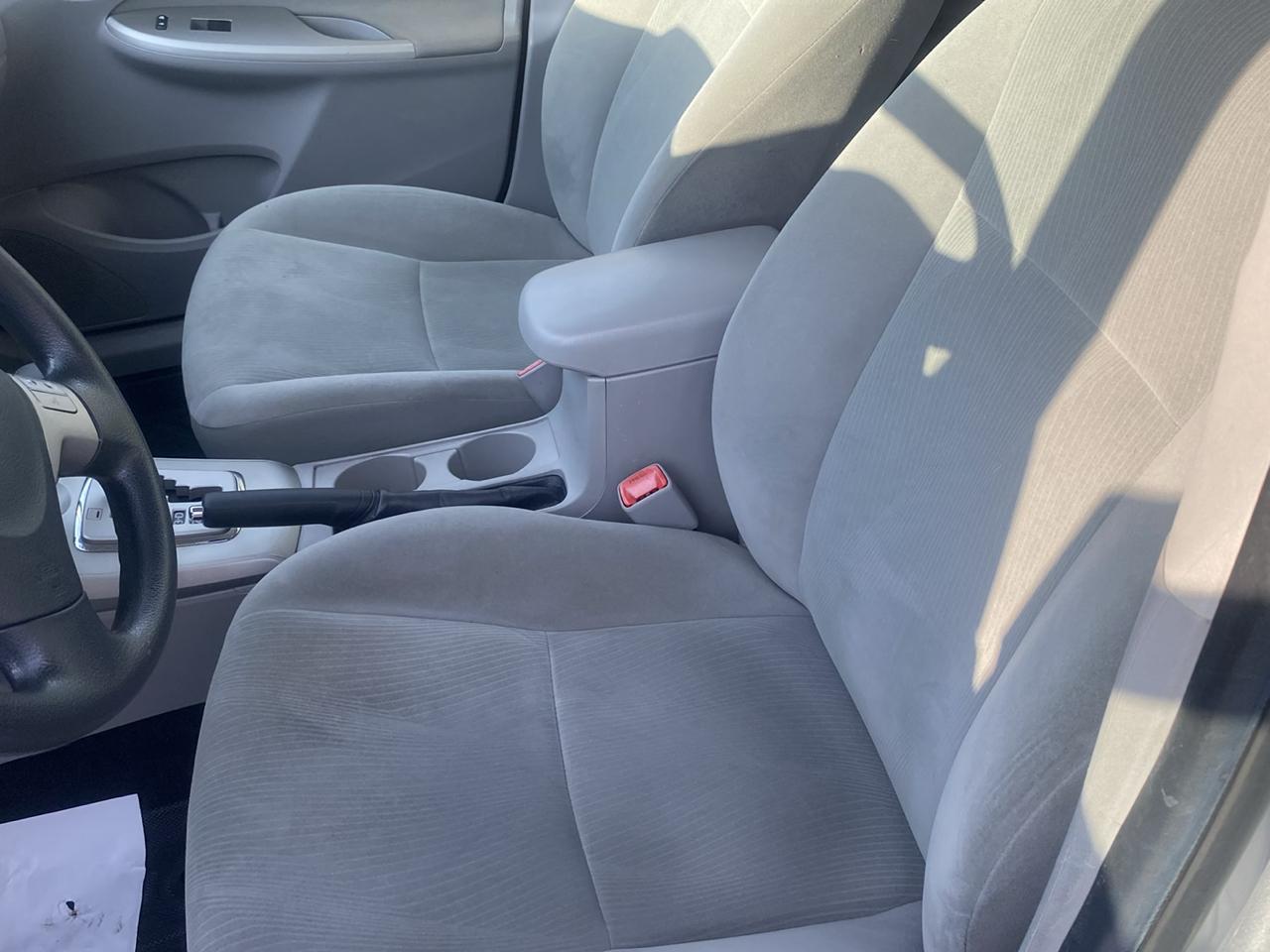 Toyota Corolla 4dr Sdn Auto LE (Natl) 2011