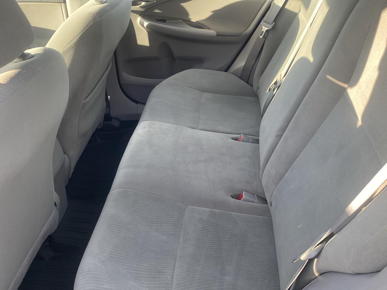 Toyota Corolla 4dr Sdn Auto LE (Natl) 2011