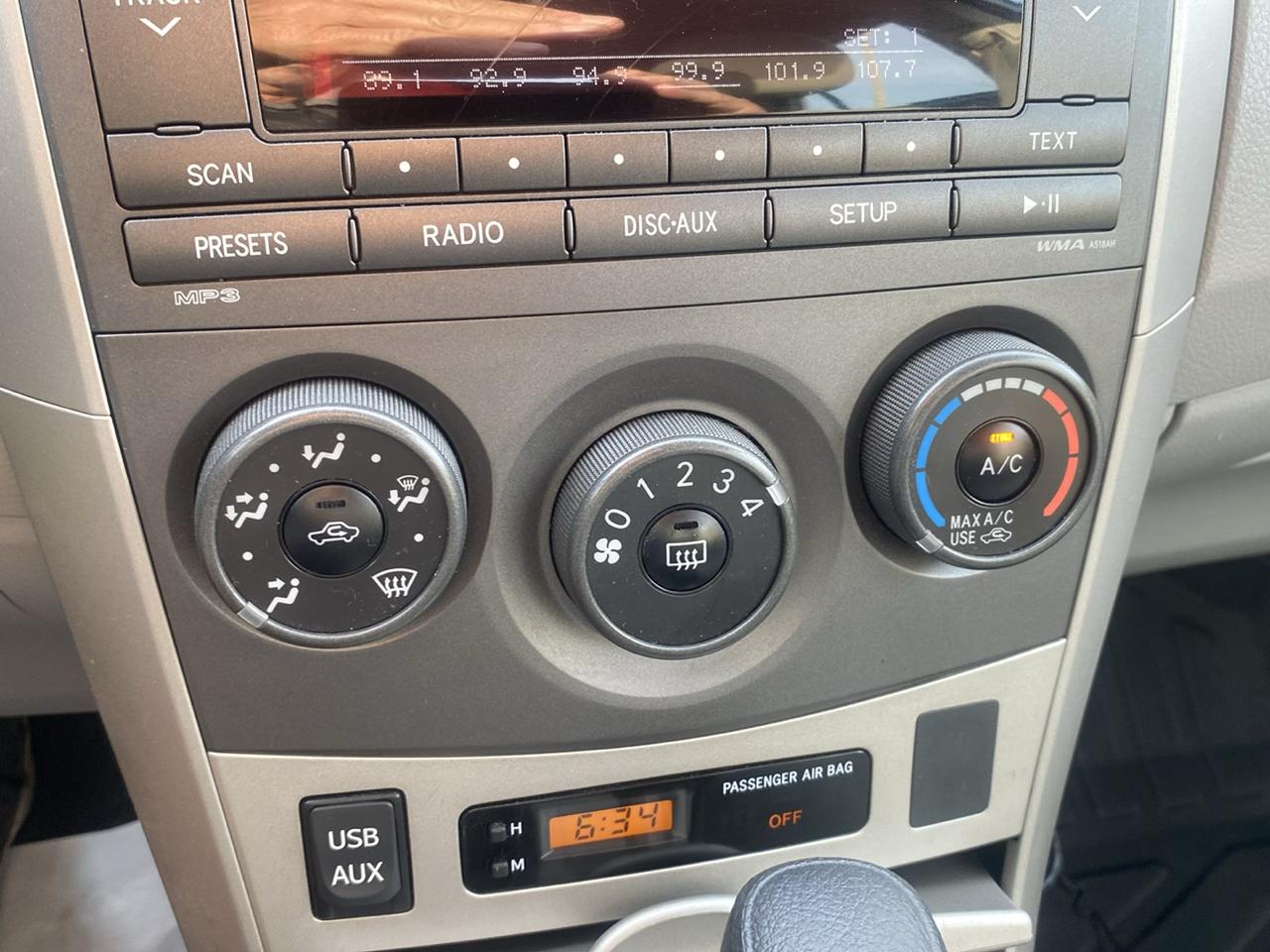 Toyota Corolla 4dr Sdn Auto LE (Natl) 2011