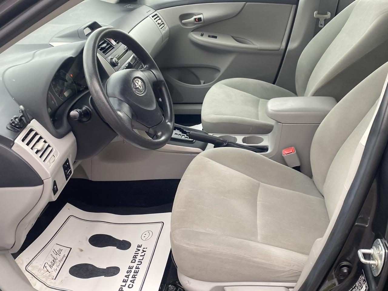 Toyota Corolla 4dr Sdn Auto LE Special Edition (Natl) 2013