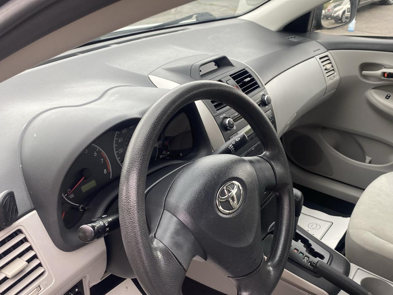 Toyota Corolla 4dr Sdn Auto LE Special Edition (Natl) 2013