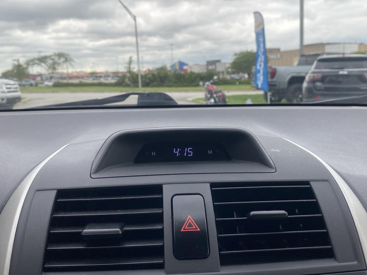 Toyota Corolla 4dr Sdn Auto LE Special Edition (Natl) 2013