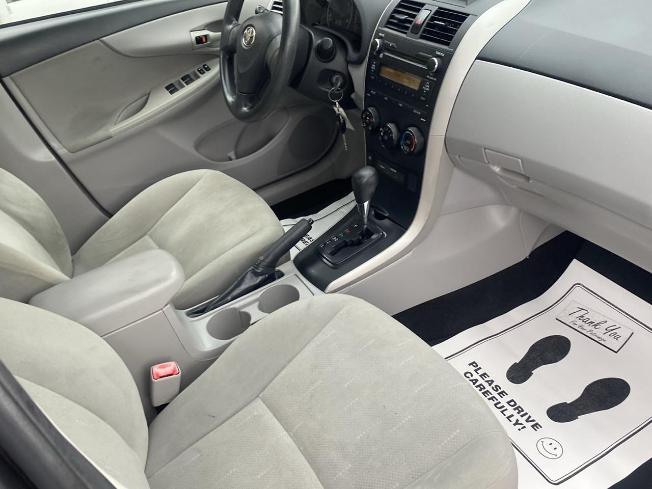 Toyota Corolla 4dr Sdn Auto LE Special Edition (Natl) 2013