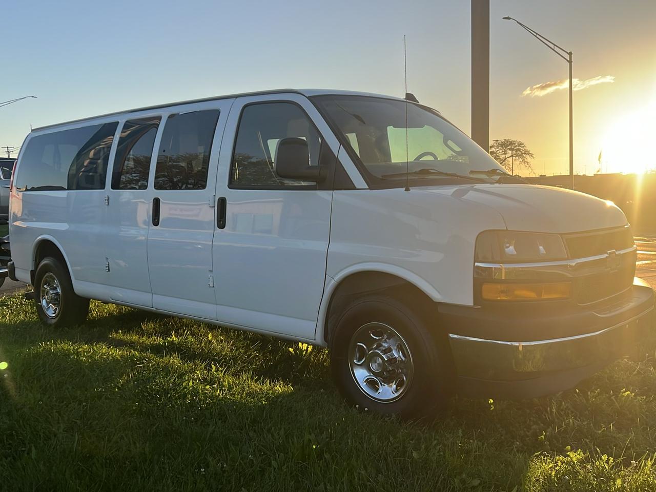 Chevrolet Express Passenger RWD 3500 155" LT 2018