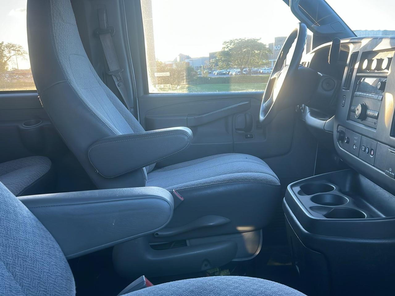 Chevrolet Express Passenger RWD 3500 155" LT 2018