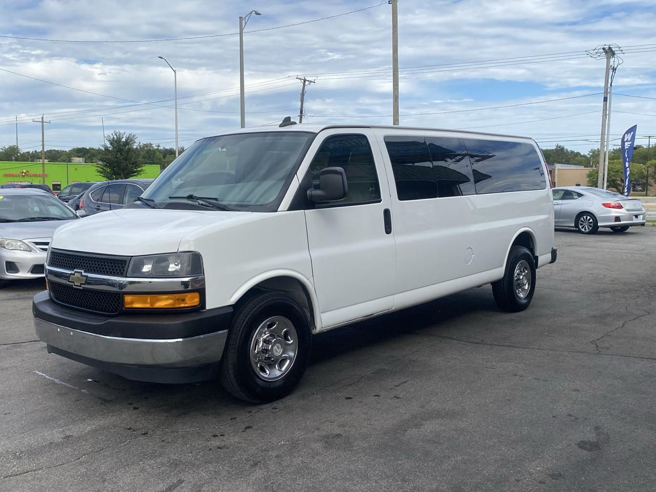 Chevrolet Express Passenger RWD 3500 155" LT 2018