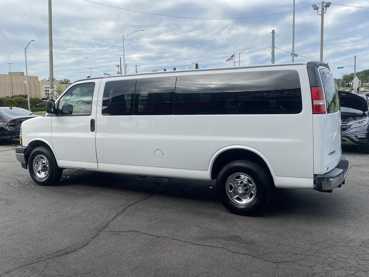 Chevrolet Express Passenger RWD 3500 155" LT 2018