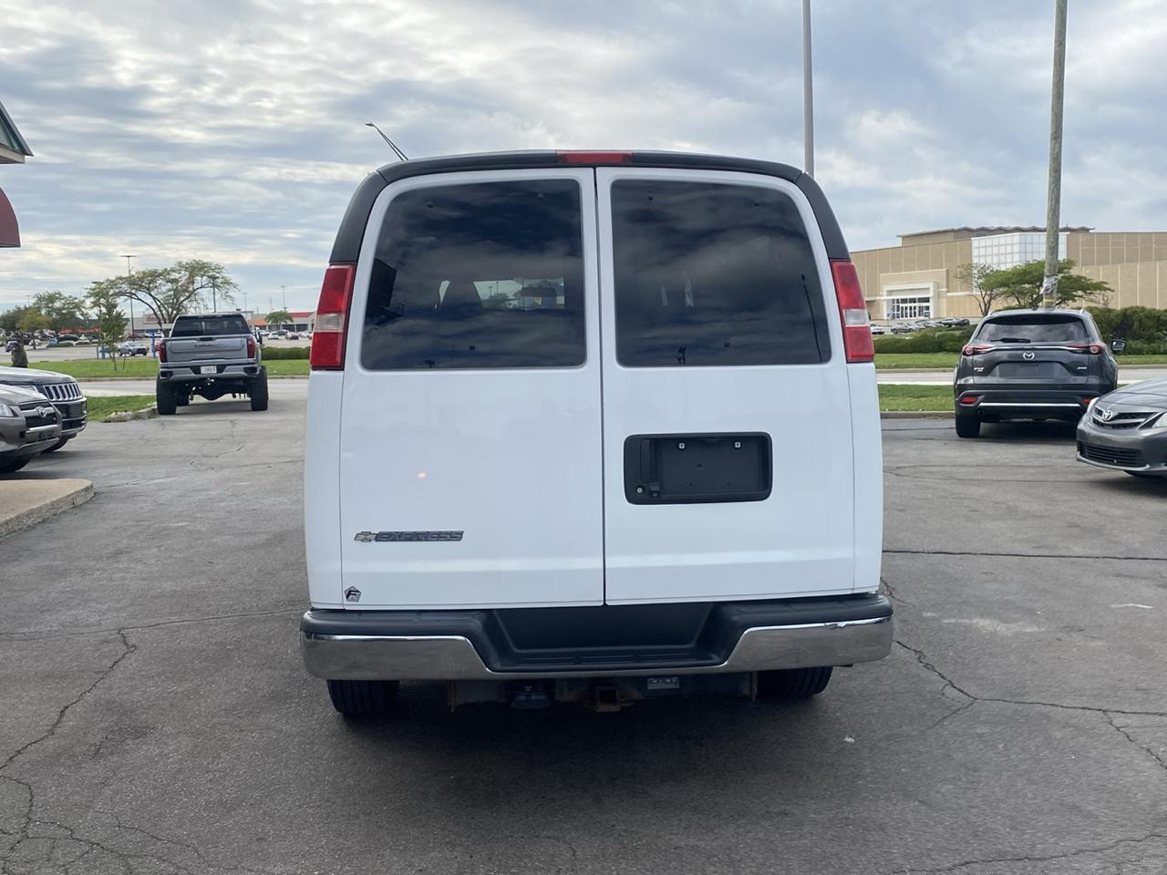 Chevrolet Express Passenger RWD 3500 155" LT 2018