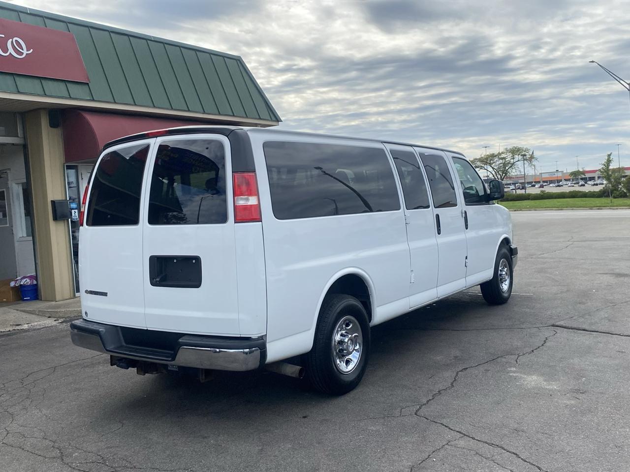 Chevrolet Express Passenger RWD 3500 155" LT 2018