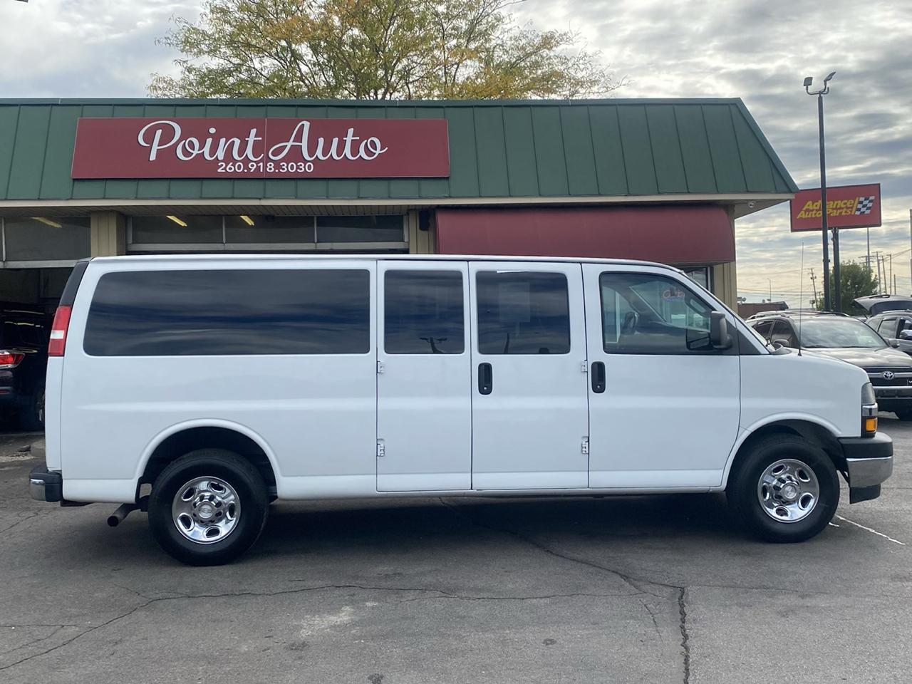 Chevrolet Express Passenger RWD 3500 155" LT 2018