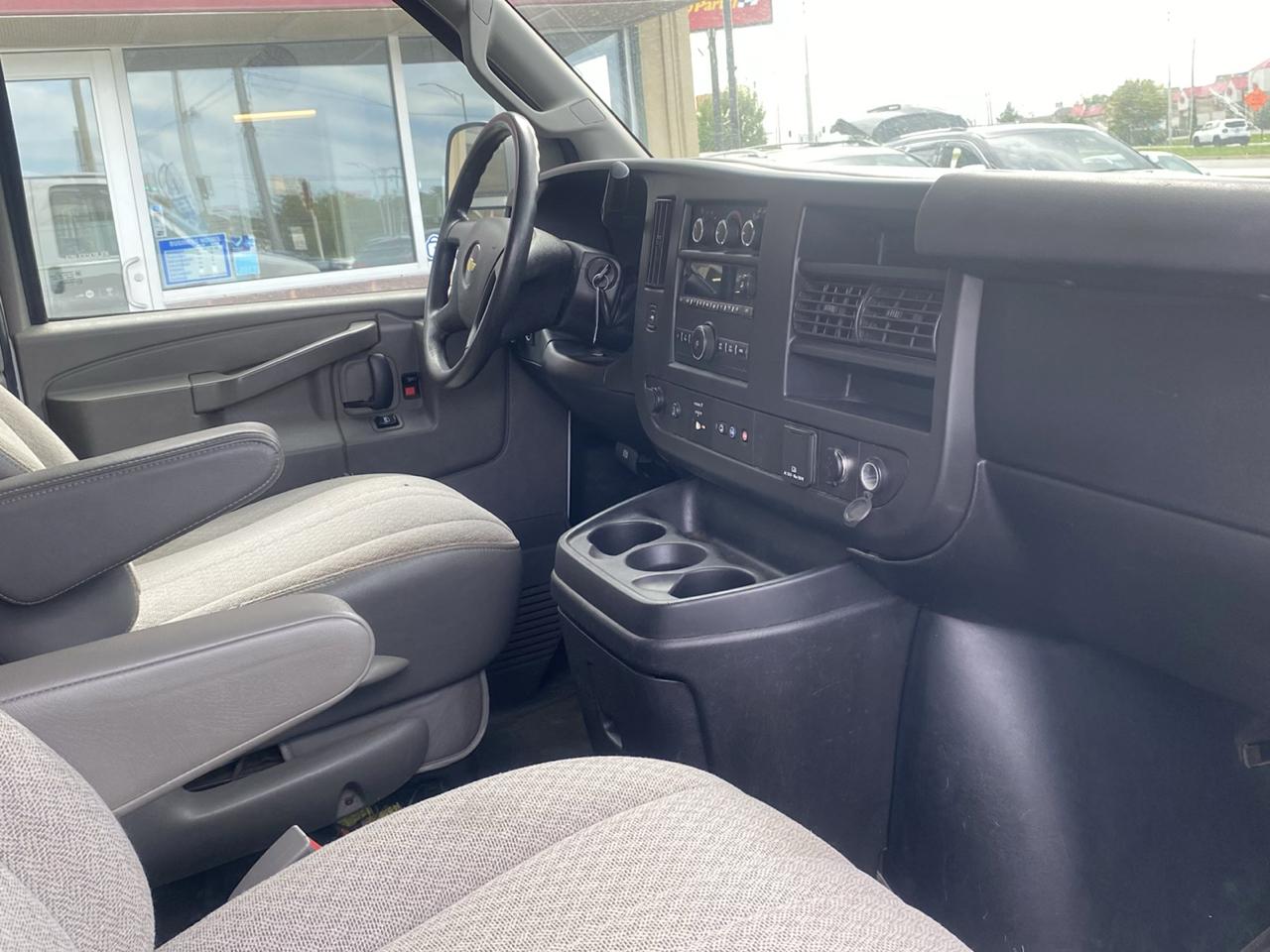 Chevrolet Express Passenger RWD 3500 155" LT 2018