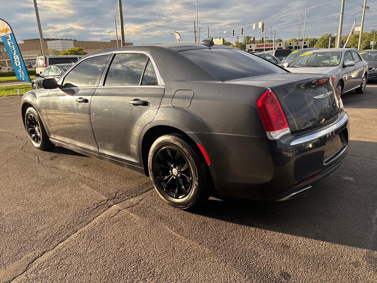 Chrysler 300 4dr Sdn Limited RWD 2015