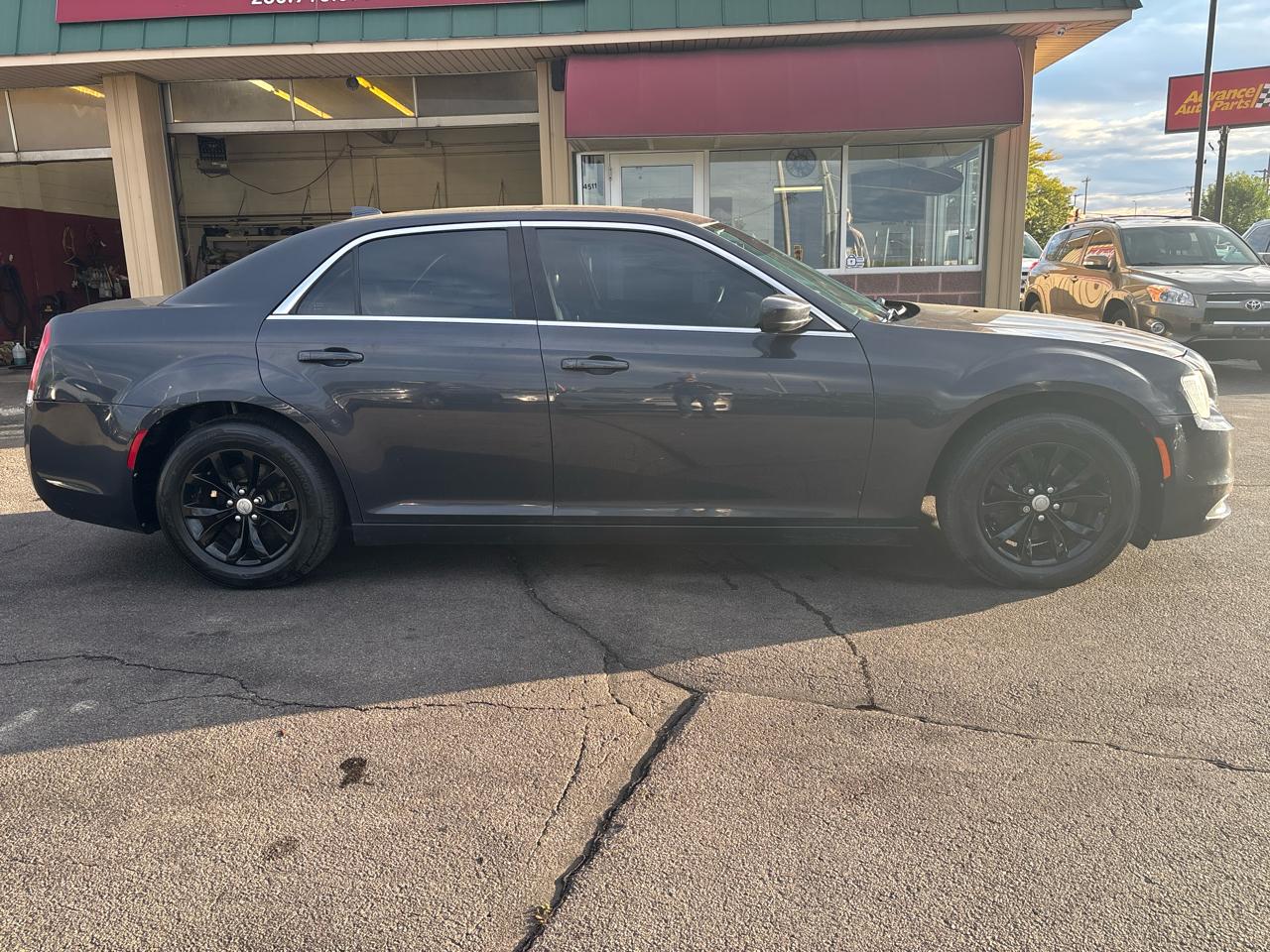 Chrysler 300 4dr Sdn Limited RWD 2015