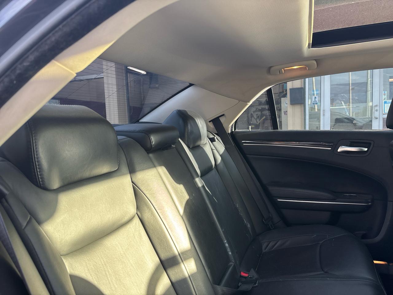 Chrysler 300 4dr Sdn Limited RWD 2015