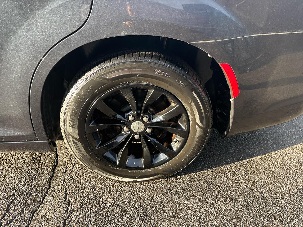 Chrysler 300 4dr Sdn Limited RWD 2015