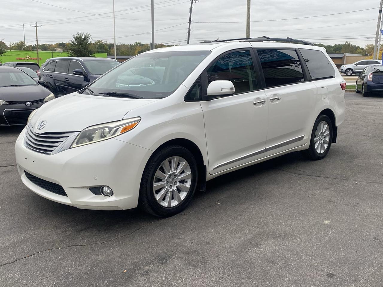 Toyota Sienna 5dr 7-Pass Van XLE Premium AWD (Natl) 2015