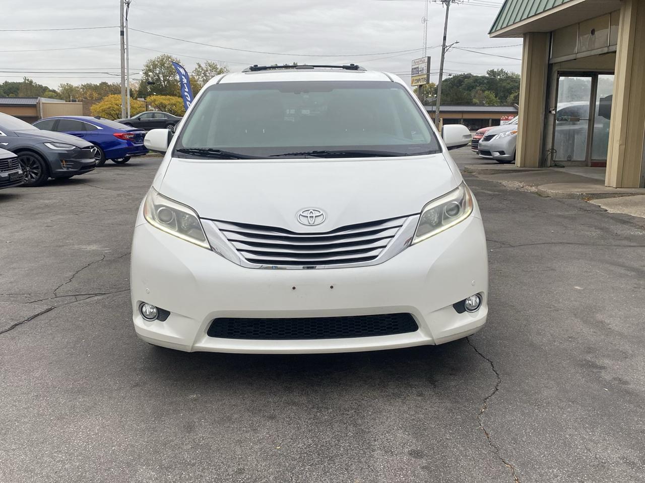 Toyota Sienna 5dr 7-Pass Van XLE Premium AWD (Natl) 2015