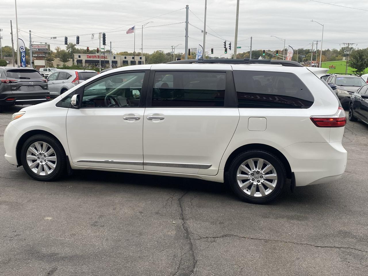 Toyota Sienna 5dr 7-Pass Van XLE Premium AWD (Natl) 2015