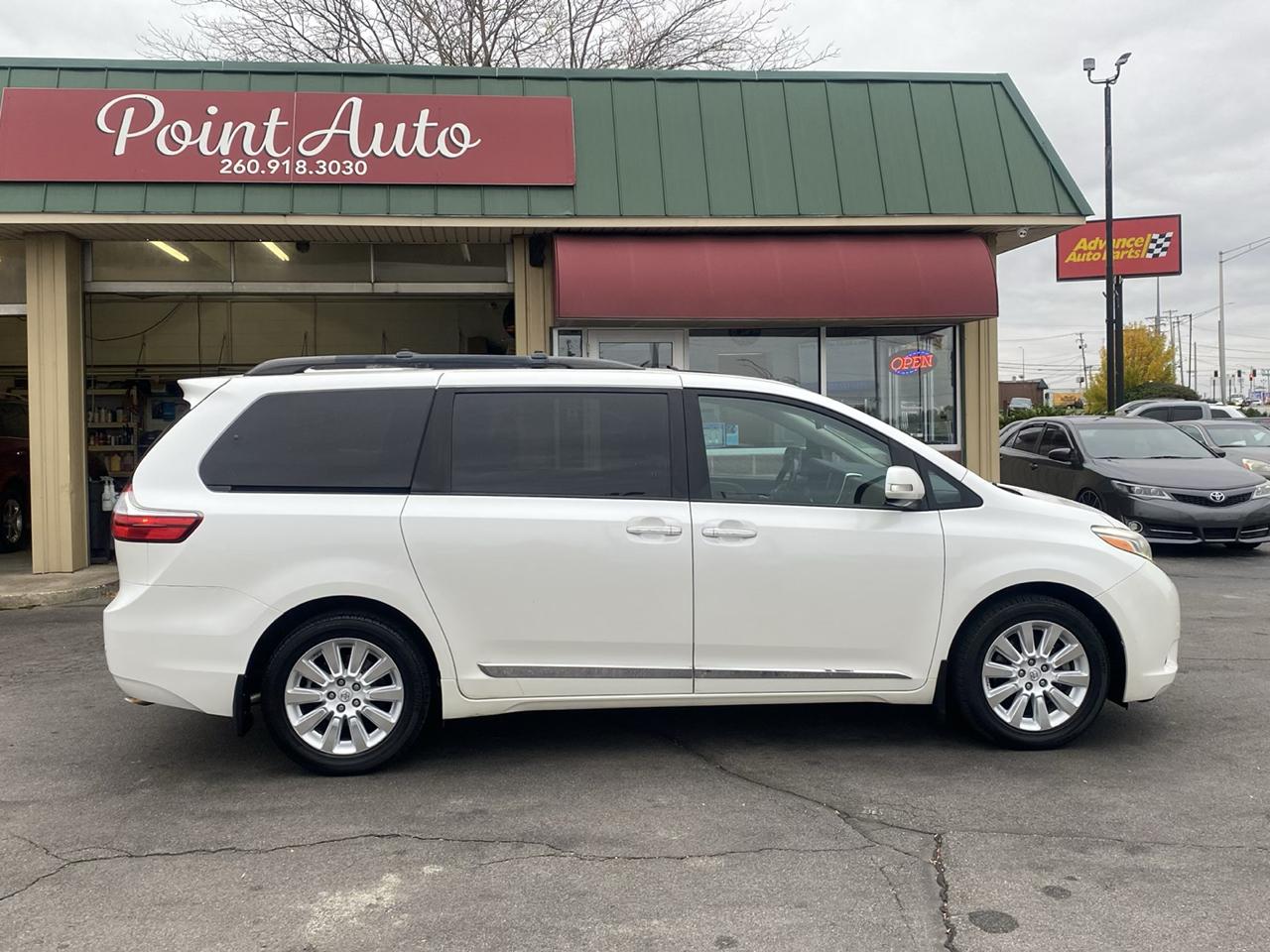 Toyota Sienna 5dr 7-Pass Van XLE Premium AWD (Natl) 2015